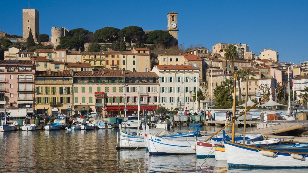 luxury-yacht-charter-france-harbour Boats in harbour on luxury yacht charter France