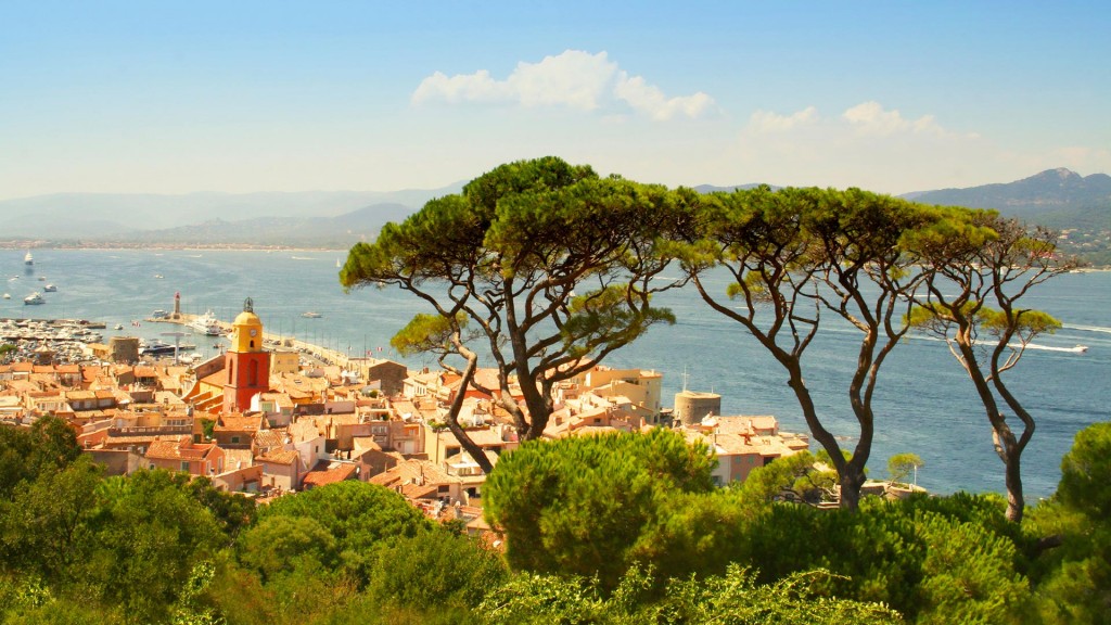 rent-a-yacht-france-buildings Coastal town on luxury yacht charter France