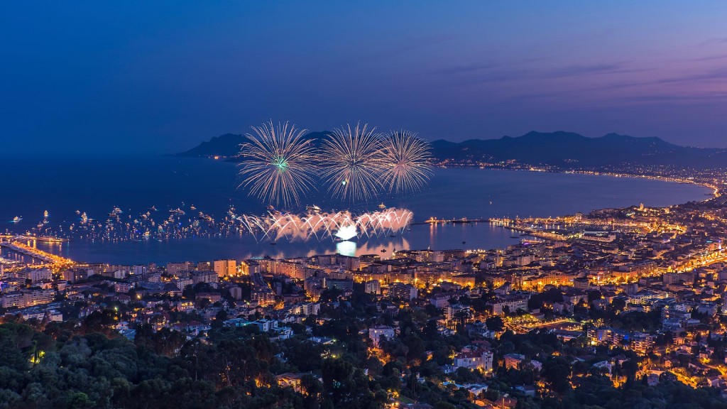 luxury-yacht-charter-france-bastille-day-fireworks Bastille Day fireworks on luxury yacht charter France