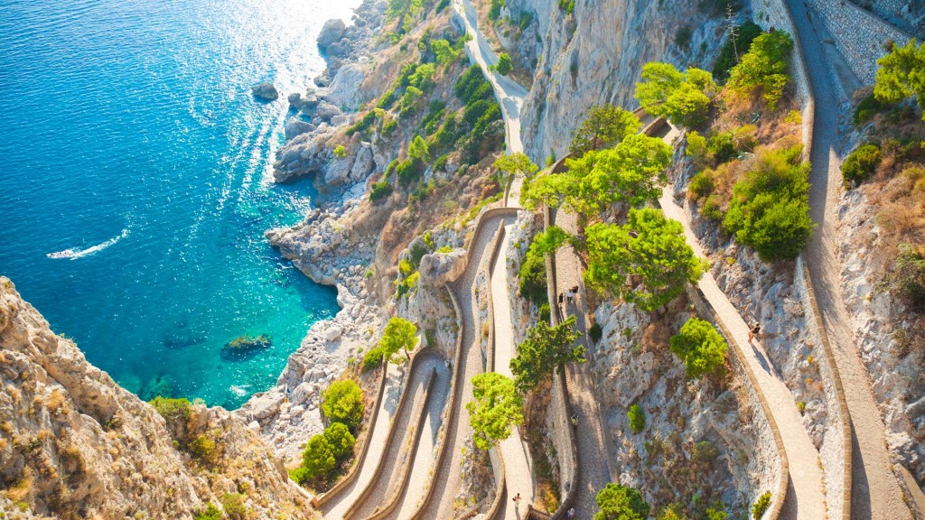 luxury-yacht-charter-italy-winding-roads Winding roads on luxury yacht charter Italy