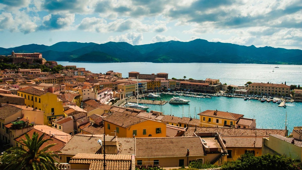 luxury-yacht-charter-italy-port Italina port - luxury yacht charter Italy