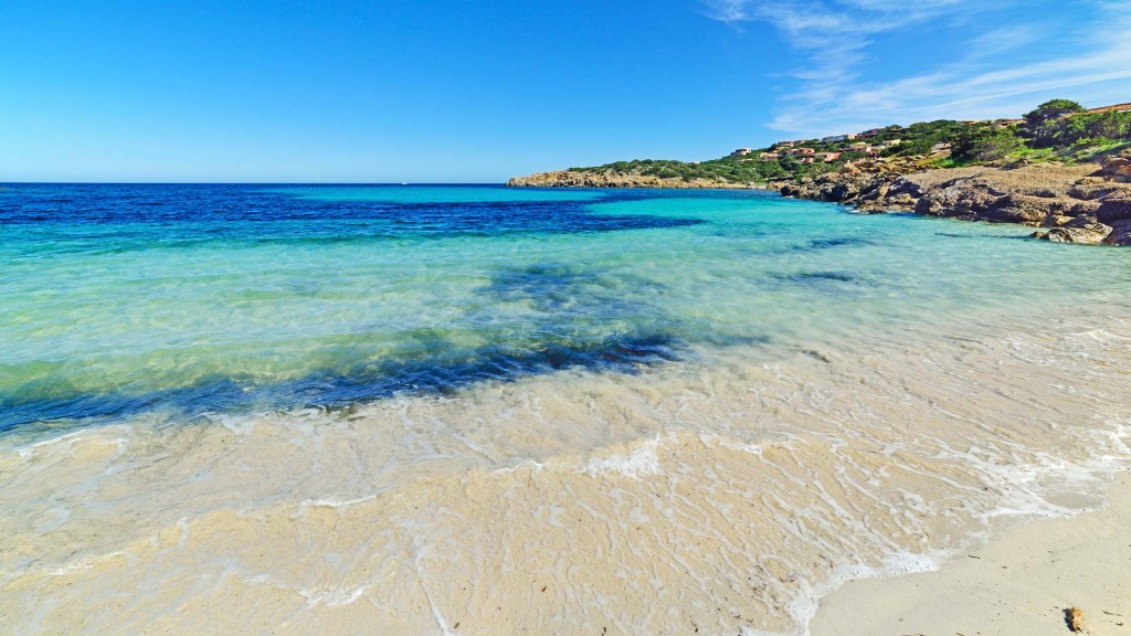 luxury-yacht-charter-italy-blue-water blue waters on luxury yact charter italy