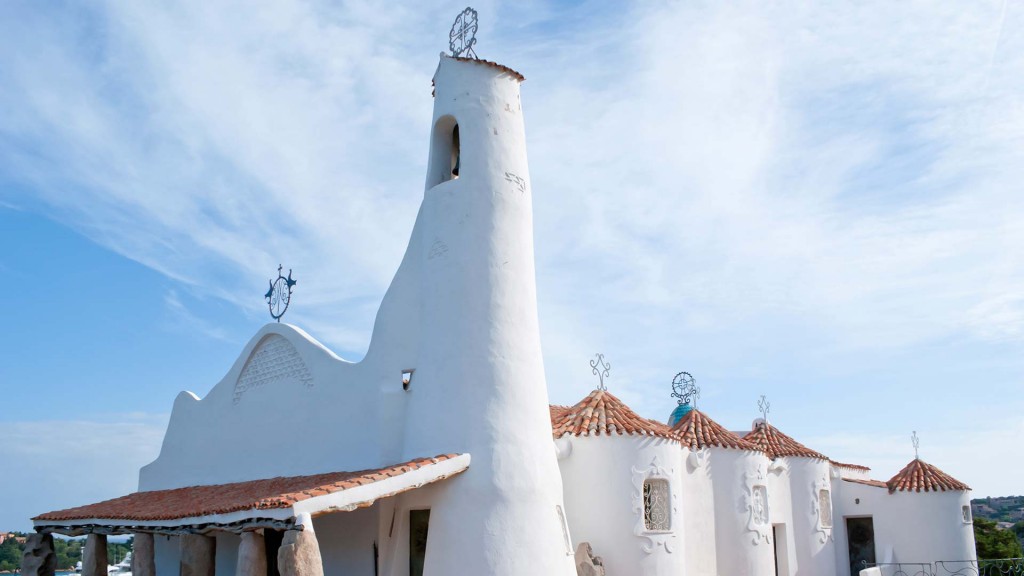 luxury-yacht-charter-italy-traditional-buildings White buildings on luxury yacht charter italy