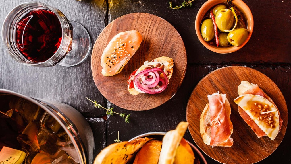 luxury-yacht-charter-spain-tapas Tapas on luxury yacht charter Spain