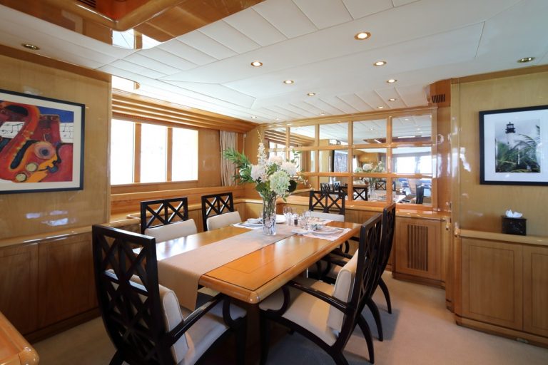 M/Y INDIGO yacht for charter dining area