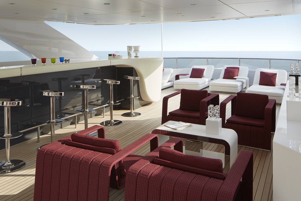 lounge open bar on M/Y Home yacht for sale