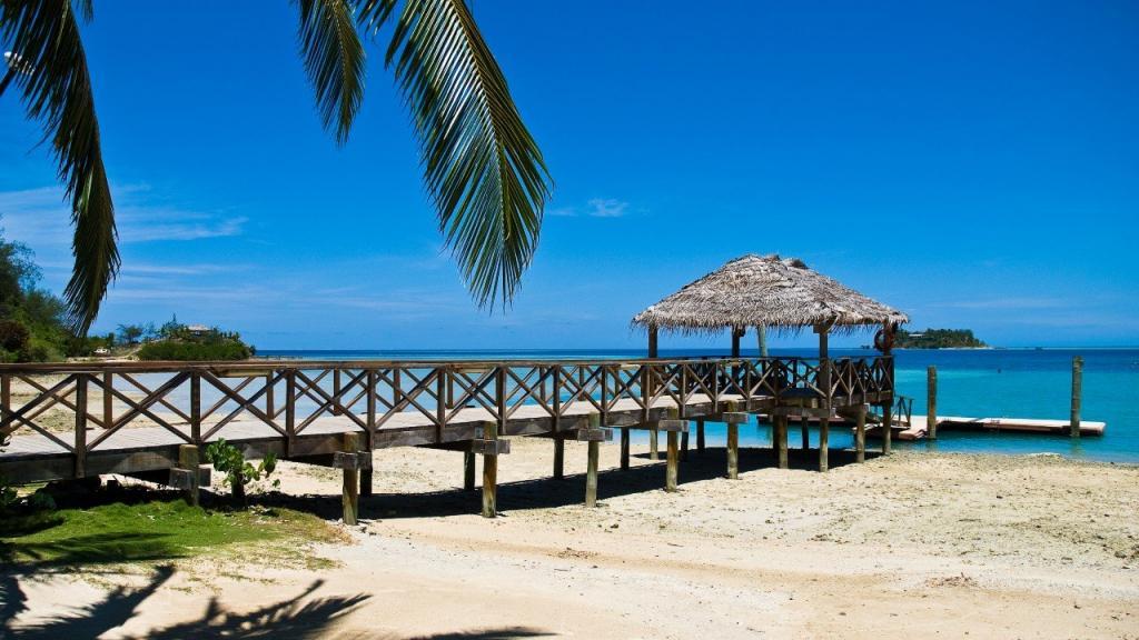 beach-on-fiji-yacht-charter Beach pontoon on Fiji yacht charter