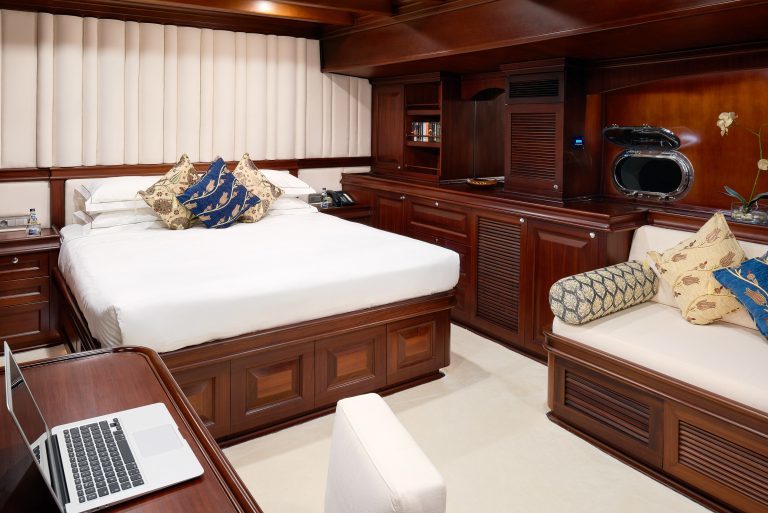 S/Y RIANA Yacht for Charter bedroom