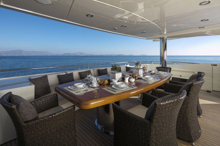M/Y RINI V yacht for charter alfresco dining