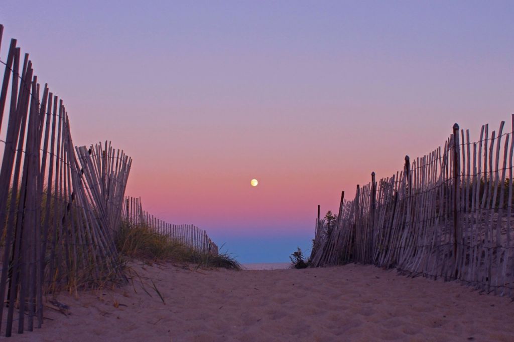 sunset-on-new-england-yacht-charter Sunset on Newport Yacht Charter