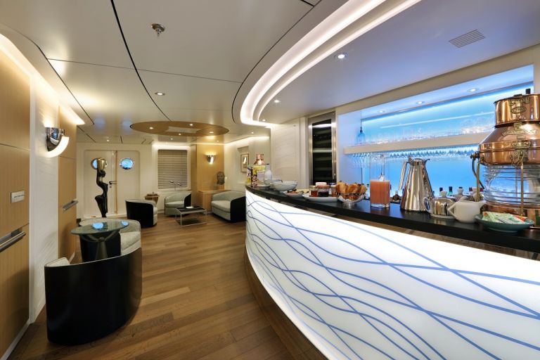 M/Y Yersin Charter bar main