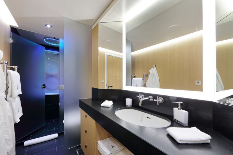 M/Y Yersin Charter guest bathroom