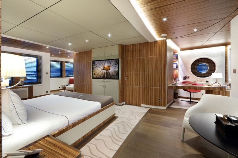M/Y Yersin Charter owner cabin