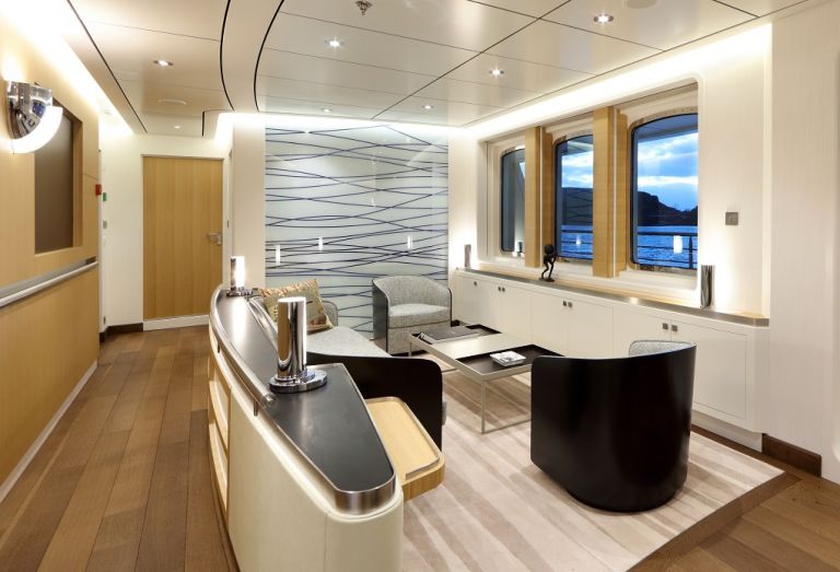 M/Y Yersin Charter salon main