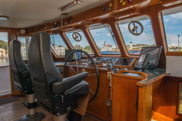 Bridge - Feadship yacht for sale LADY ANDREA - YACHTZOO