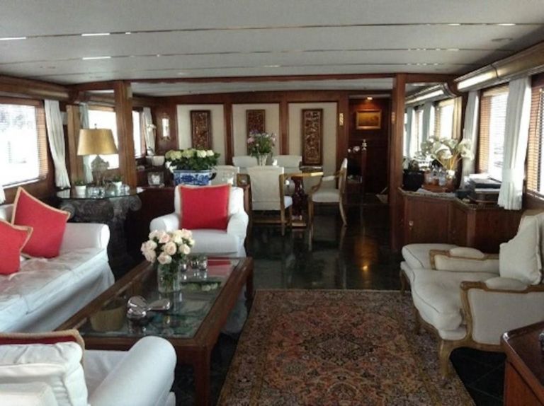 Salon of LADY ANDREA, a Feadship yacht for sale - YACHTZOO