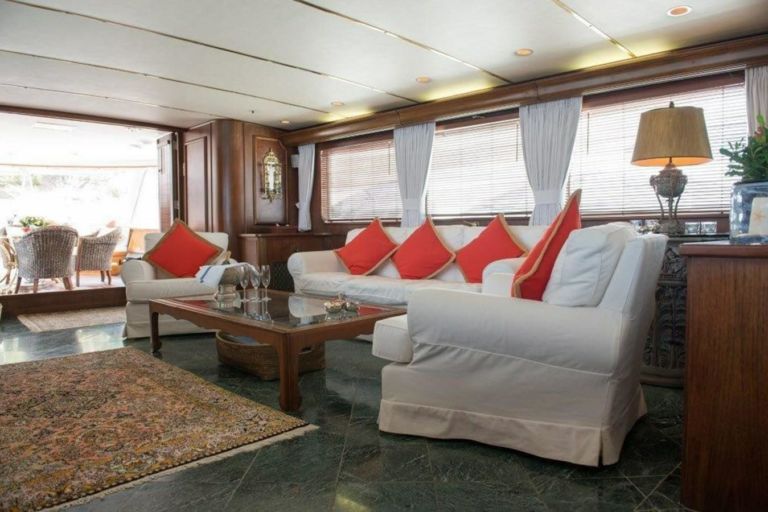 Salon of LADY ANDREA, a Feadship yacht for sale - YACHTZOO