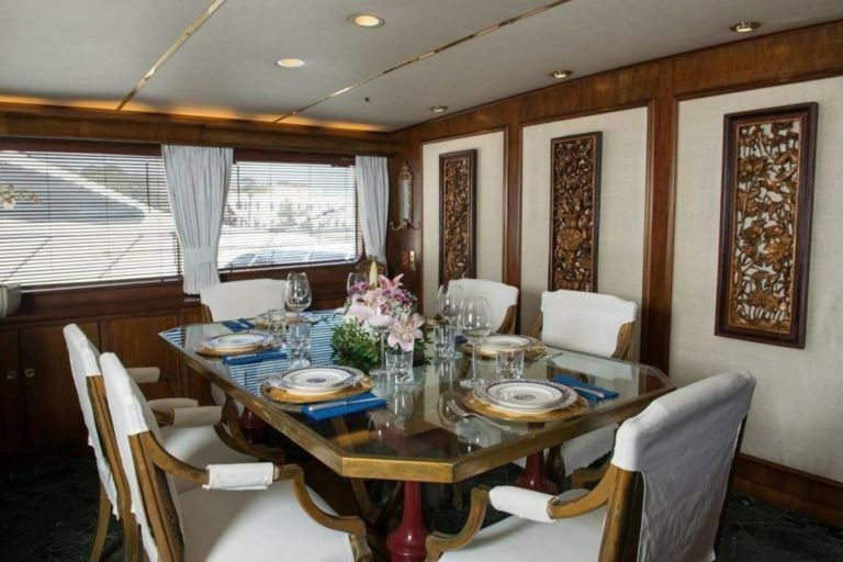 Dining of Feadship LADY ANDREA yacht for sale - YACHTZOO