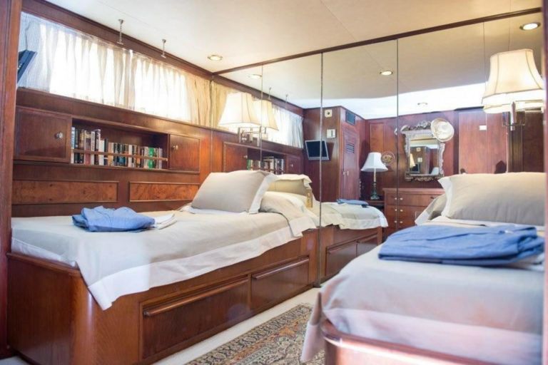 LADY ANDREA yacht stateroom - YACHTZOO