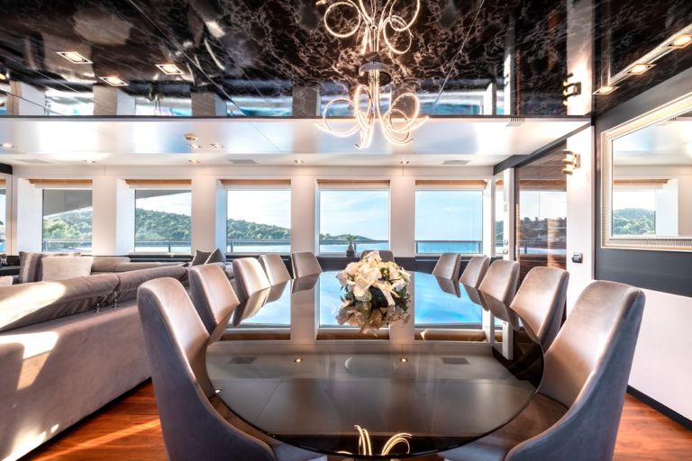 Africa i Benetti interior dining