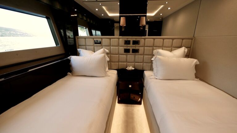 Survivor yacht for sale ()