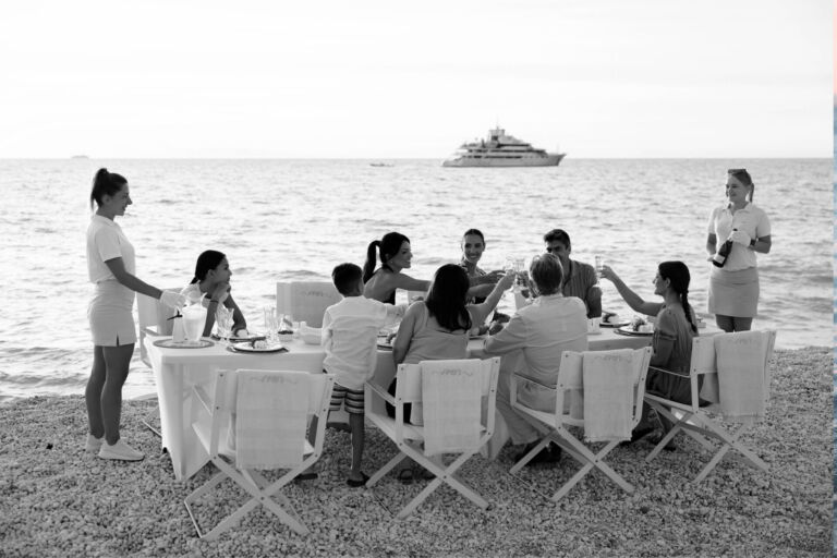 Emir Superyacht for charter ()