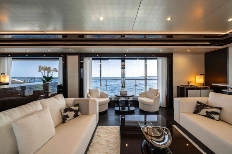 Noroader main saloon seating