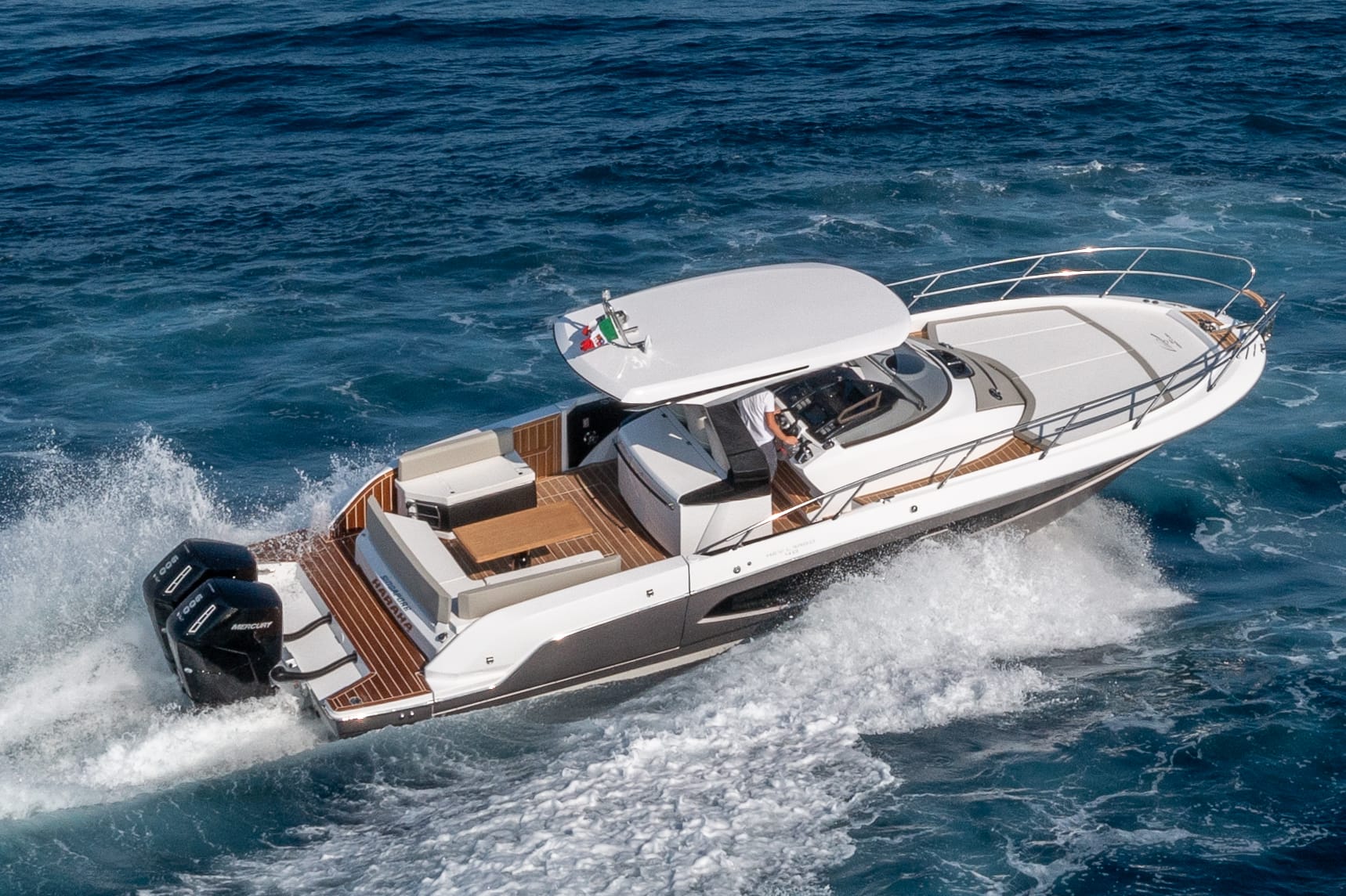 For sale: M/Y HAKARA – the 2022 Sessa Marine Key Largo 40