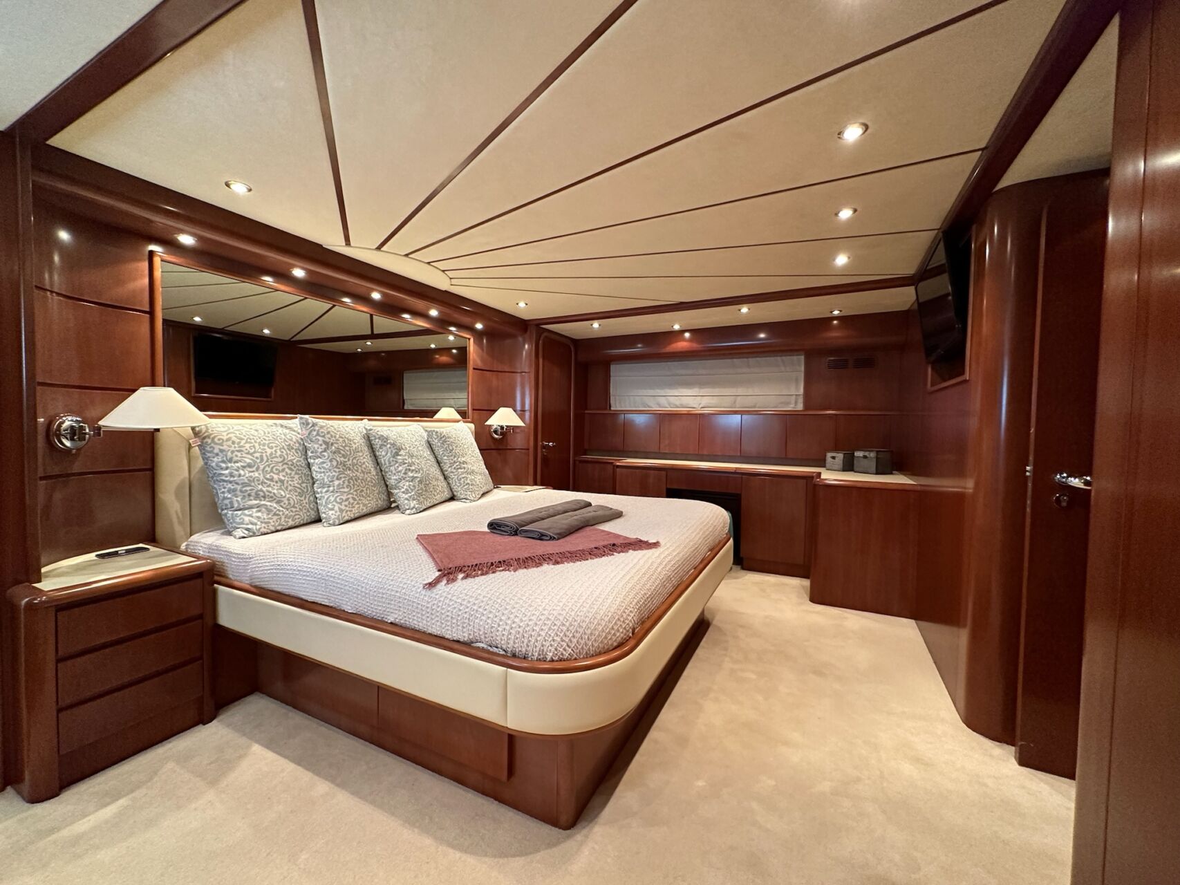 Falcon Yacht for Sale ()