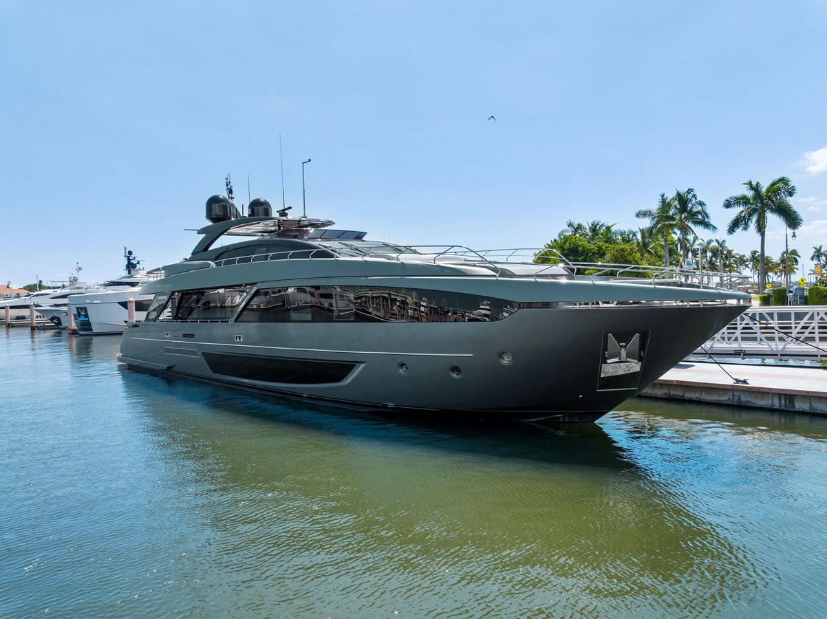 SOLD: M/Y Q – 110 Riva Dolcevita