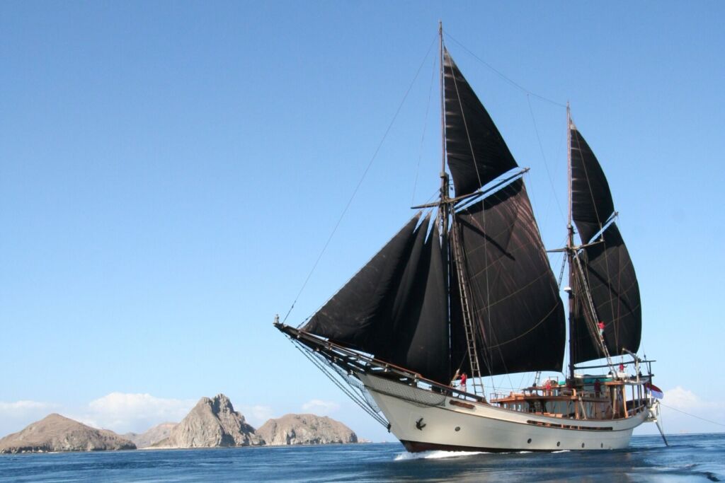 Classic Phinisi Yachts for charter