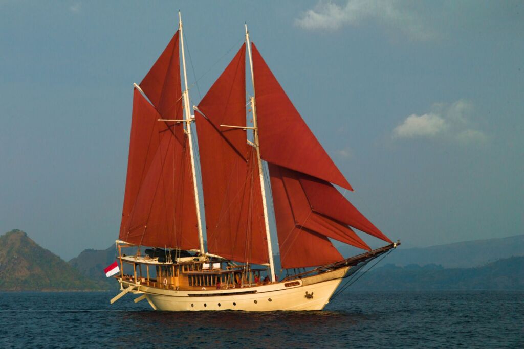 Si Datu Bua Classic Phinisi Yachts for charter