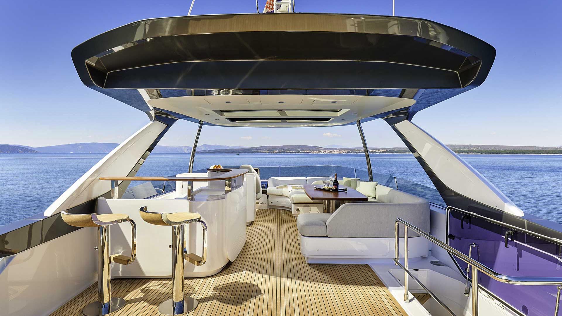 Buying a Flybridge Yacht: The Ultimate Guide to Making the Right Choice