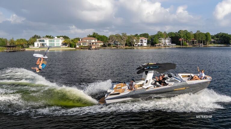 p feature intro perf FAST BOAT Sistership