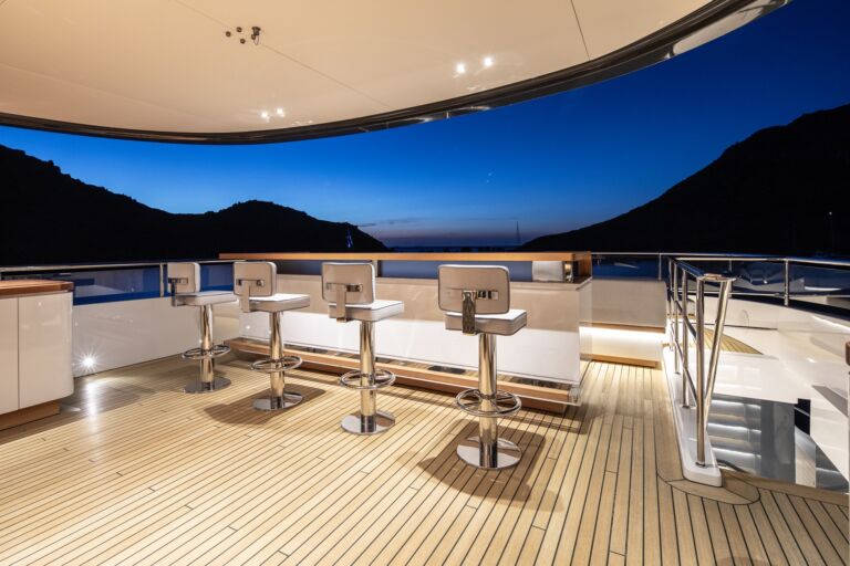 LEXSEA b Sundeck Aft Bar