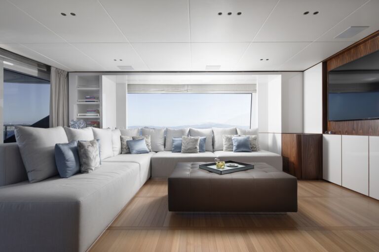 LEXSEA Upper Deck Skylounge