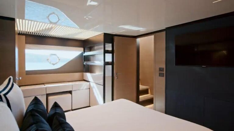 ELYSIAN Yacht ()