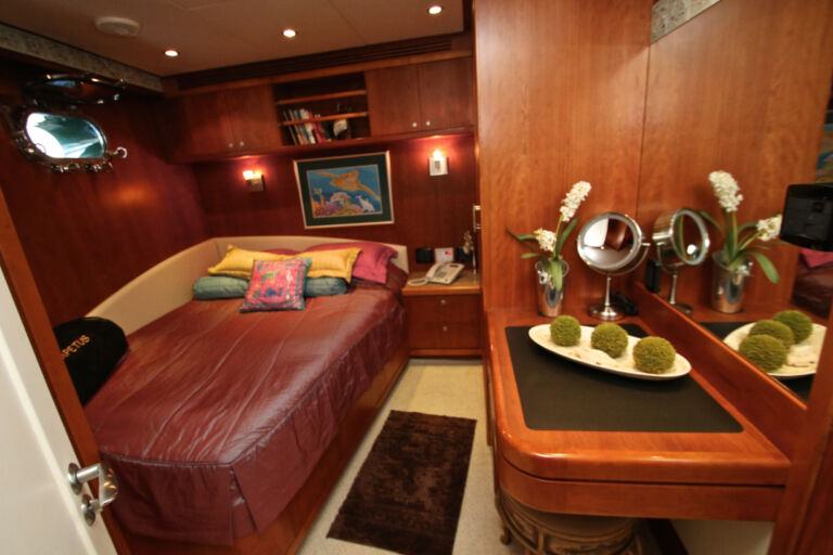 Starboard queen IMG